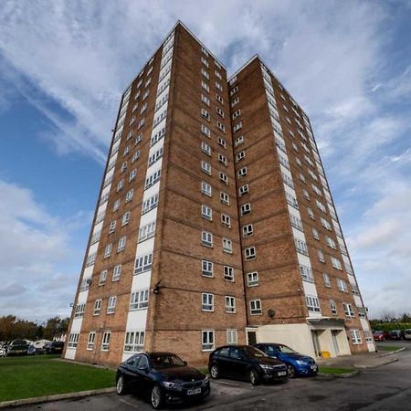 Spacious Apartment For Holiday And Contractor Groups In Salford - Private Parking - By Nmb Serviced Accommodation Manchester Exterior photo