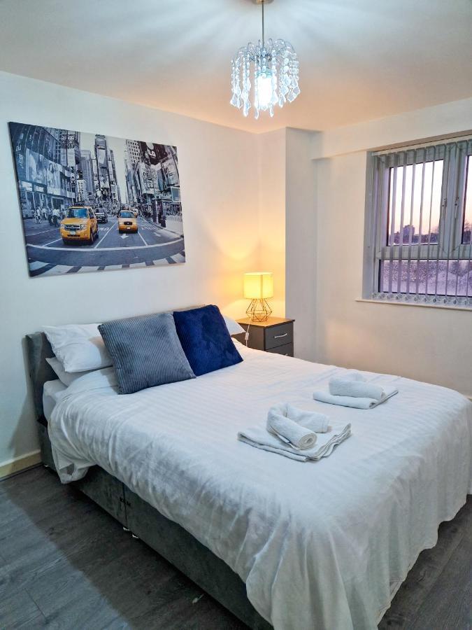 Spacious Apartment For Holiday And Contractor Groups In Salford - Private Parking - By Nmb Serviced Accommodation Manchester Exterior photo