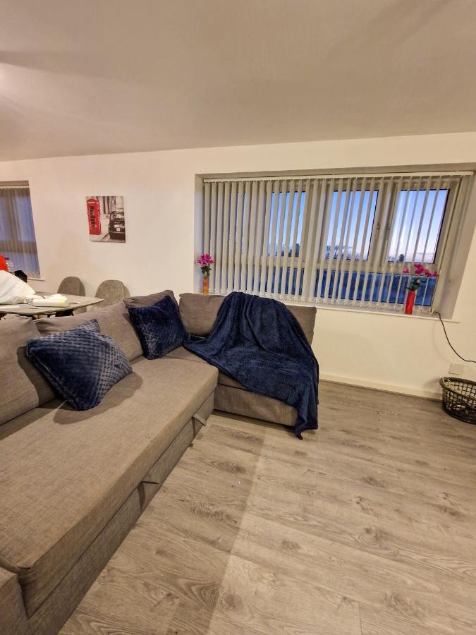 Spacious Apartment For Holiday And Contractor Groups In Salford - Private Parking - By Nmb Serviced Accommodation Manchester Exterior photo